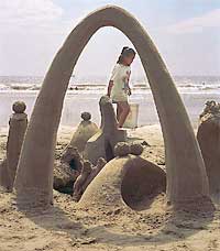 Sand arch (Sand sculpture and image by Larry Nelson)