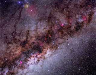 This photo clearly shows the dust lanes looking towards the center of the Milky Way galaxy. These dust lanes obscure the center of the galaxy in visible light. (photo credit: Dave Palmer)