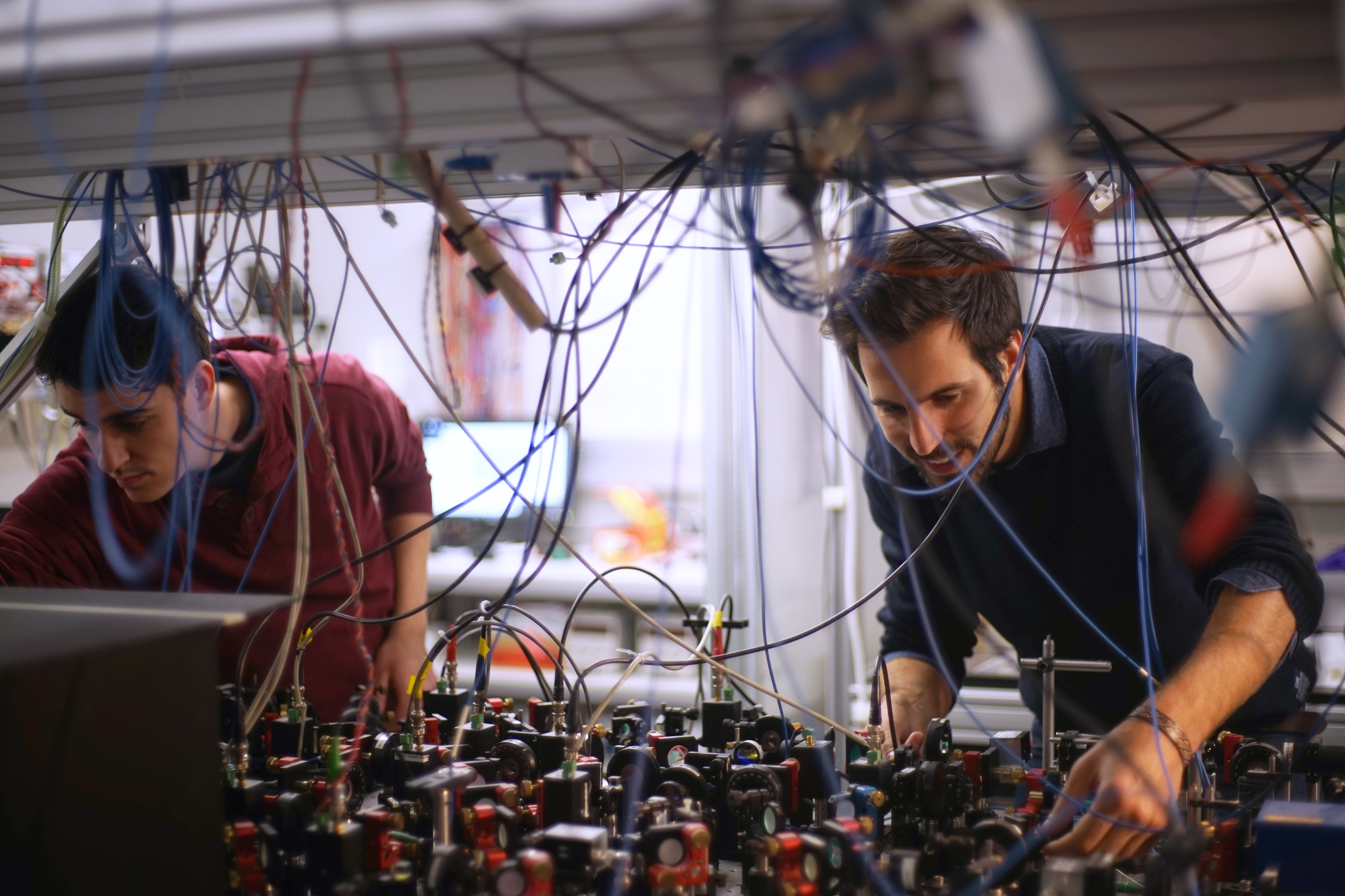 Researchers work on an experimental setup to circumvent Heisenberg's principle and reduce quantum uncertainty in spin measurements.